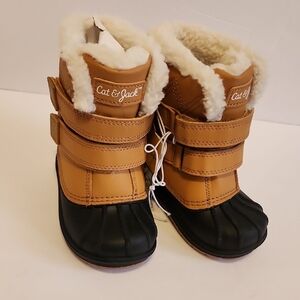 Cat and Jack brand winter boots for toddlers, size 6